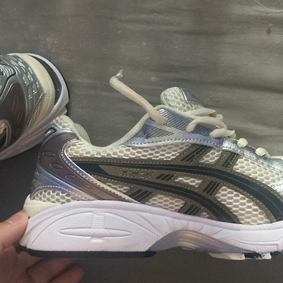 Acics Metallic plum 8’ 1/2 (no box) near ds - Picture 4 of 7